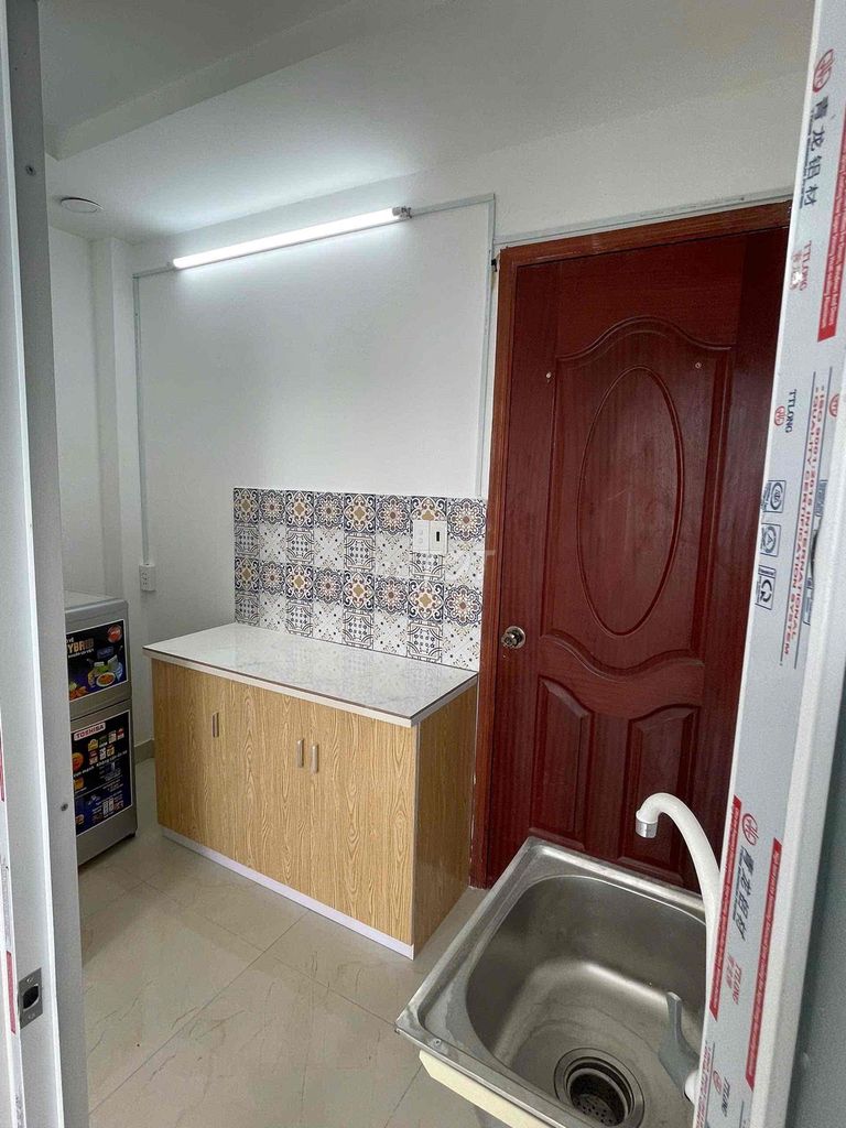 Rent two super cheap window bedrooms right at Thích Quảng Đức.