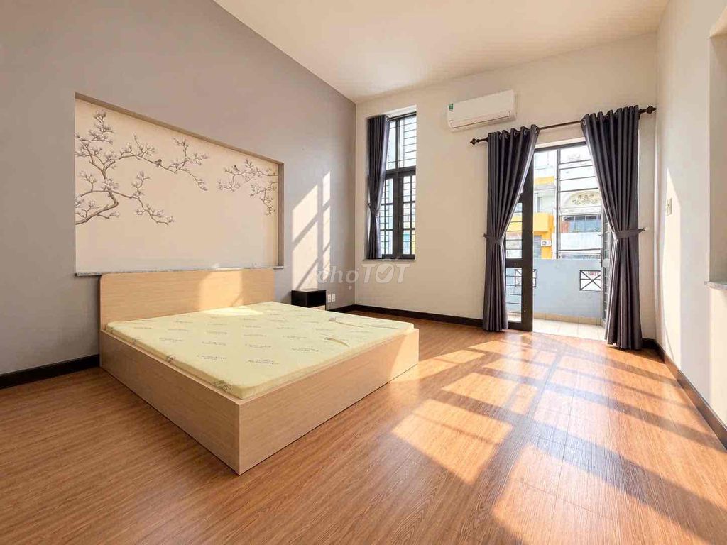 Hot opening of a mini apartment. A balcony bedroom. 55 M2 near the base of 4 green rows.