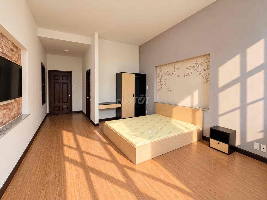 Hot opening of a mini apartment. A balcony bedroom. 55 M2 near the base of 4 green rows.