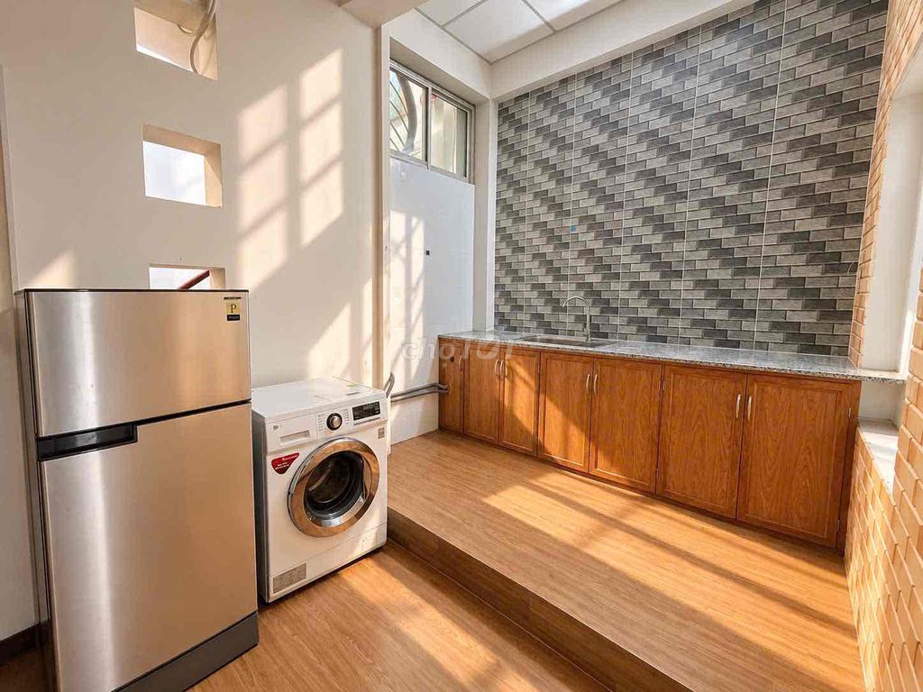 Hot opening of a mini apartment. A balcony bedroom. 55 M2 near the base of 4 green rows.
