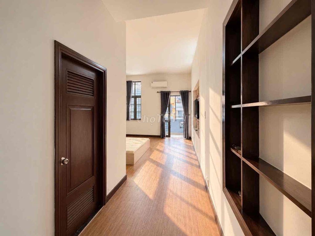 Hot opening of a mini apartment. A balcony bedroom. 55 M2 near the base of 4 green rows.