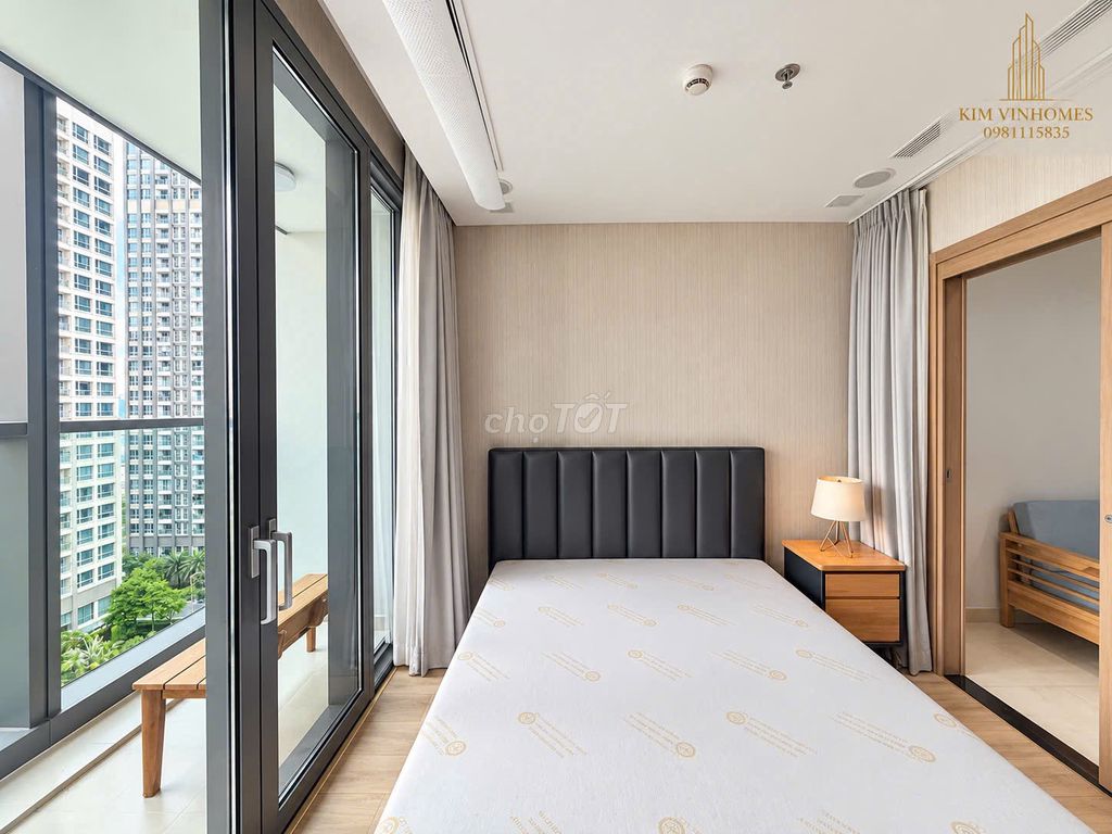 Rent landmark 81-- Full interior--view pool-- 25 million a month.