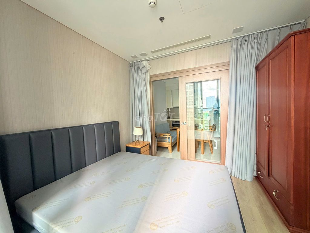Rent landmark 81-- Full interior--view pool-- 25 million a month.