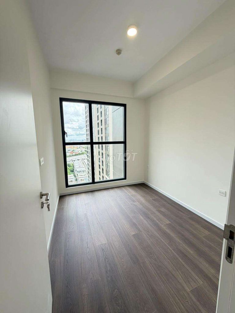 Two bedrooms. 14 million ceilings. 3 feet tall.