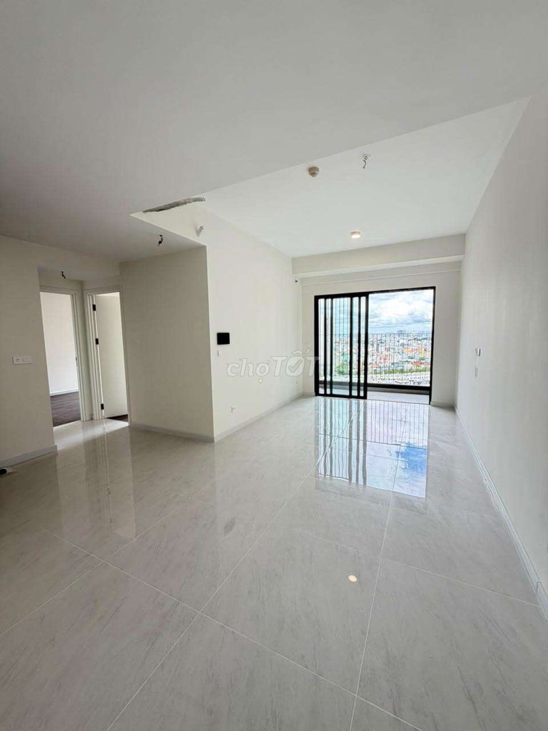 Two bedrooms. 14 million ceilings. 3 feet tall.