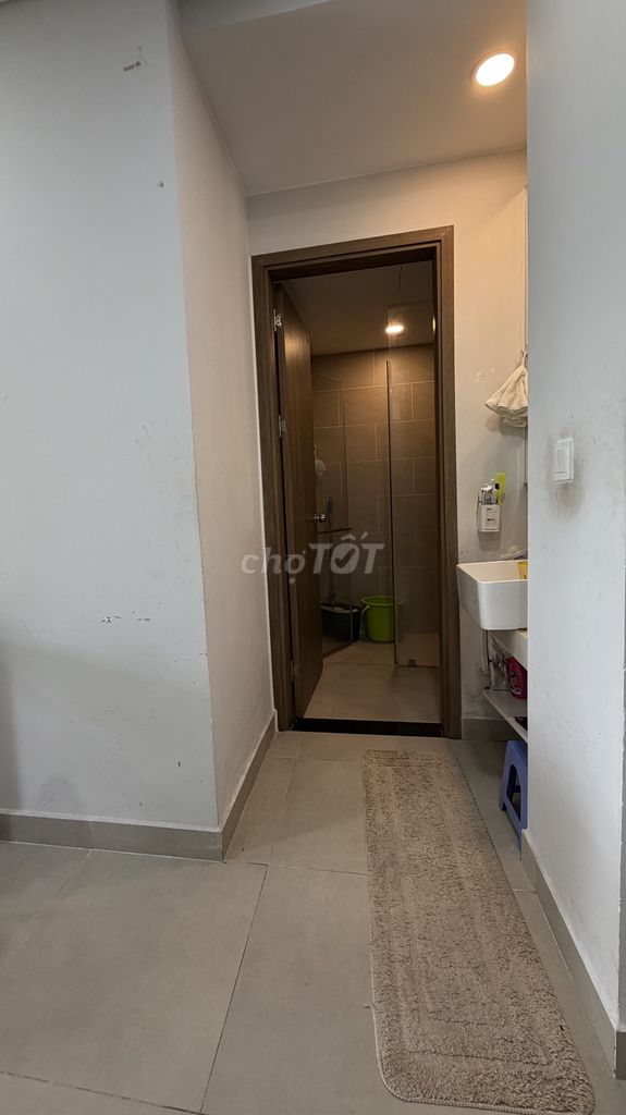Look for women in share rooms with River Pangrave apartment 3 million a month.