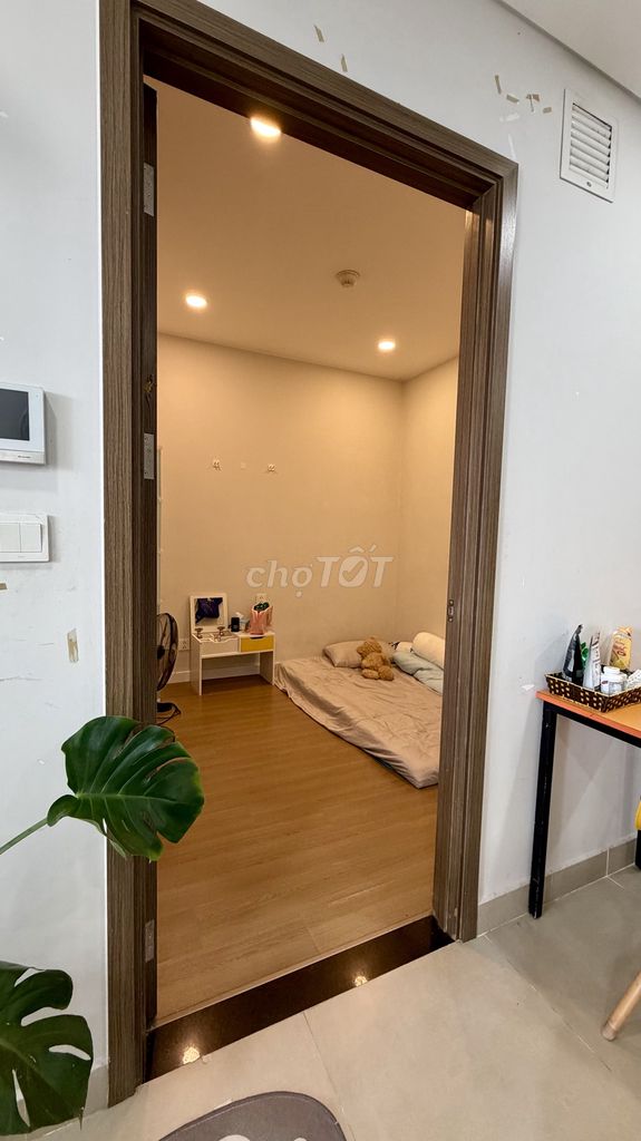 Look for women in share rooms with River Pangrave apartment 3 million a month.