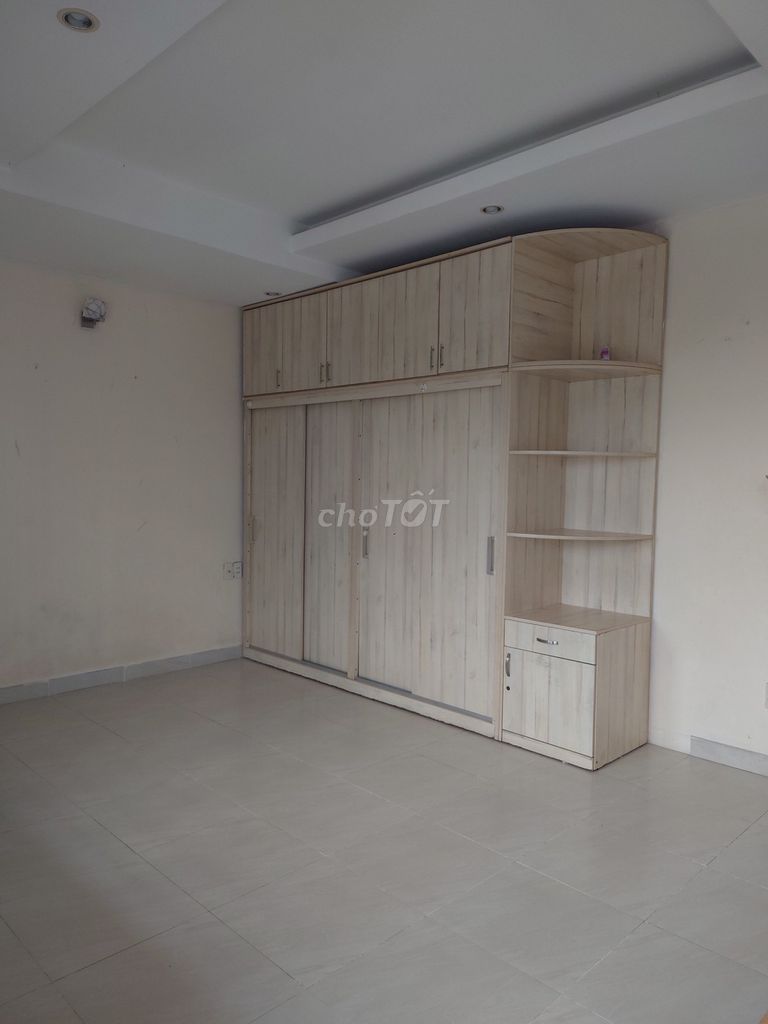 Renting his own apartment-- 40 M2. One full interior bedroom, 7.5 million.
