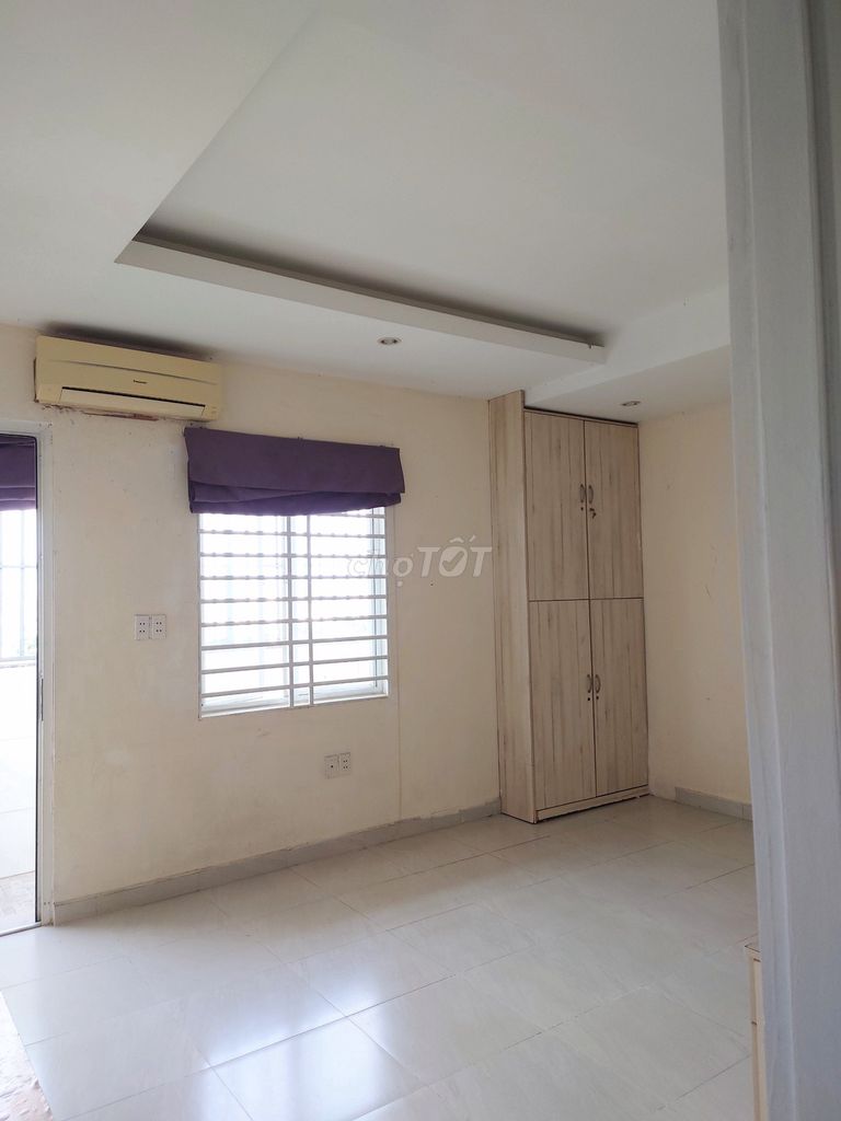 Renting his own apartment-- 40 M2. One full interior bedroom, 7.5 million.