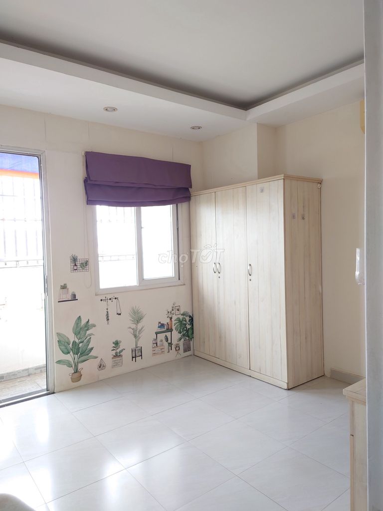 Renting his own apartment-- 40 M2. One full interior bedroom, 7.5 million.