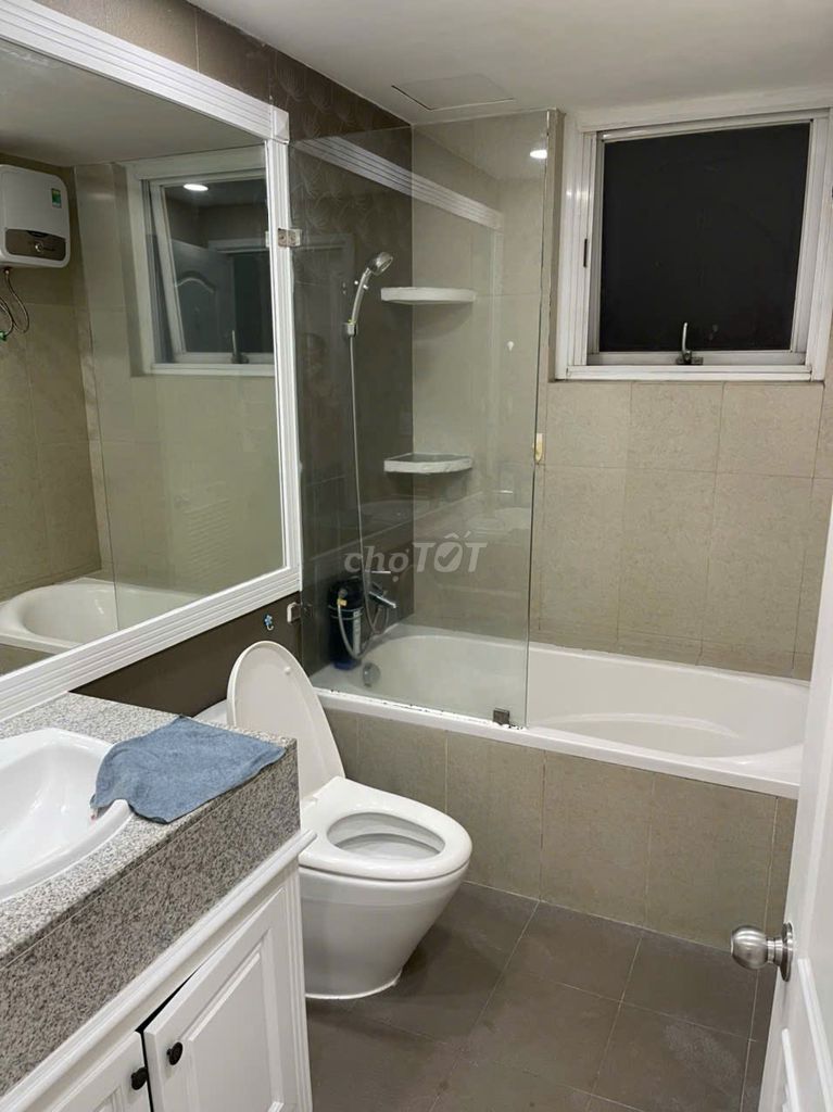 Rent the Riverply House. 217 meters, 3 bedroom 2 toilets, Full interior, nice house, good price.