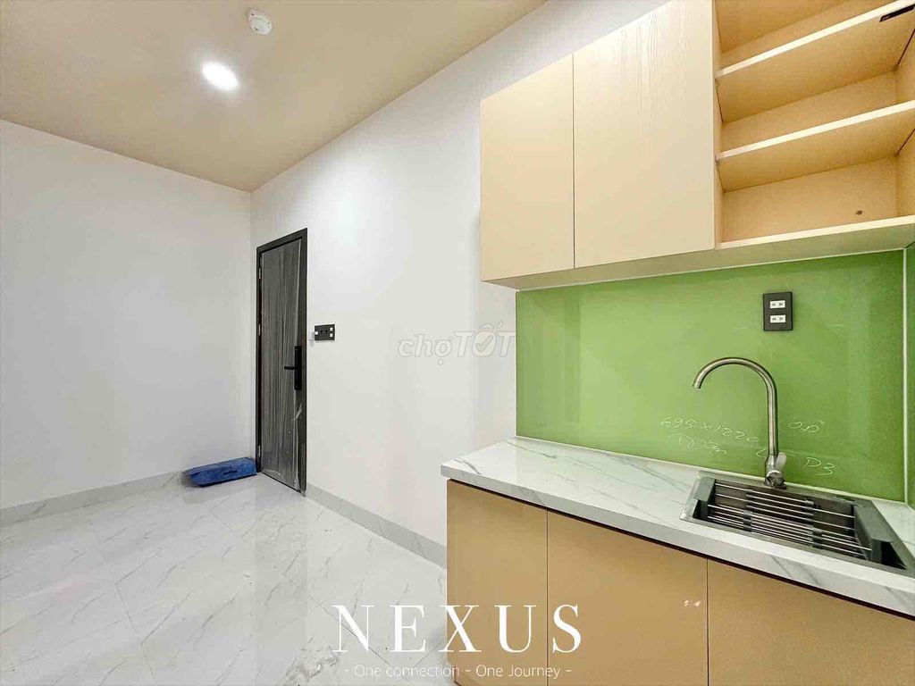 It's the owner of a wide, wide, 100 percent, full-on kitchen room.