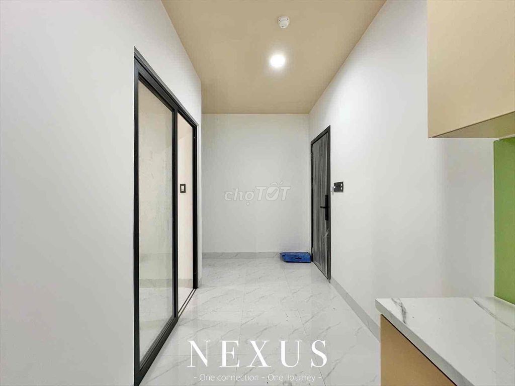 It's the owner of a wide, wide, 100 percent, full-on kitchen room.