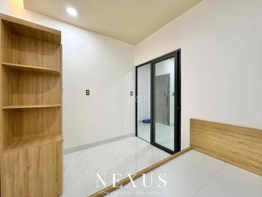 It's the owner of a wide, wide, 100 percent, full-on kitchen room.