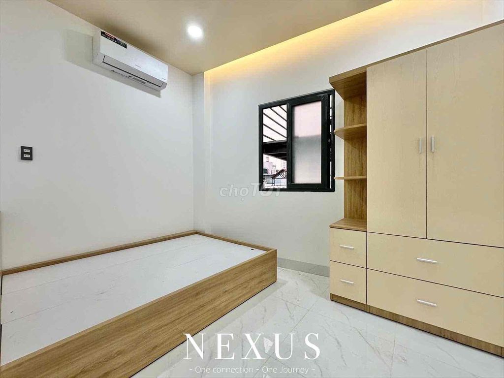 It's the owner of a wide, wide, 100 percent, full-on kitchen room.