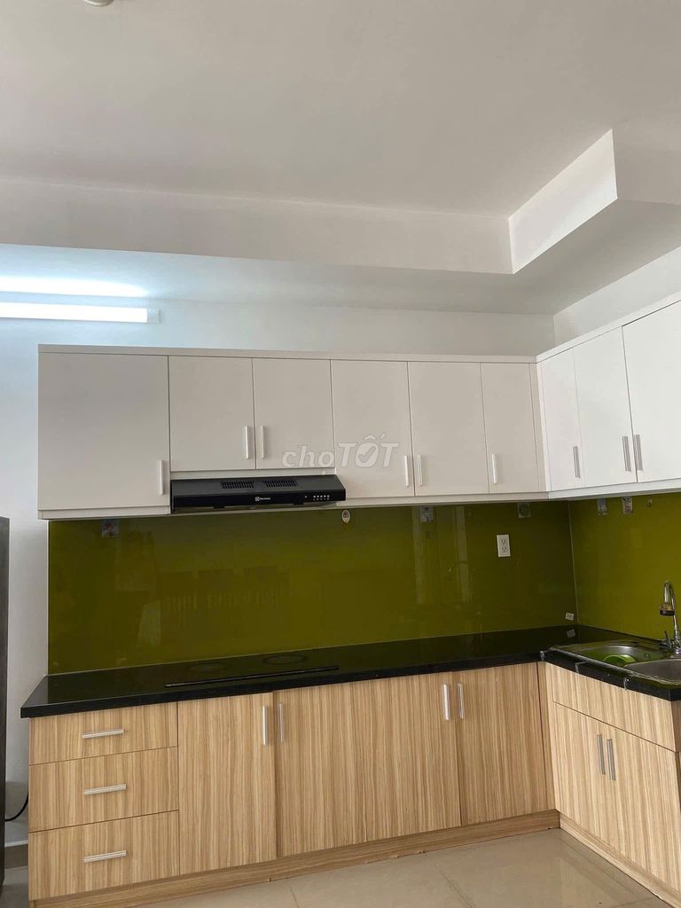 Rent the Melody building, 869 Âu Cơ- 3 p apartments for 14 million a month.
