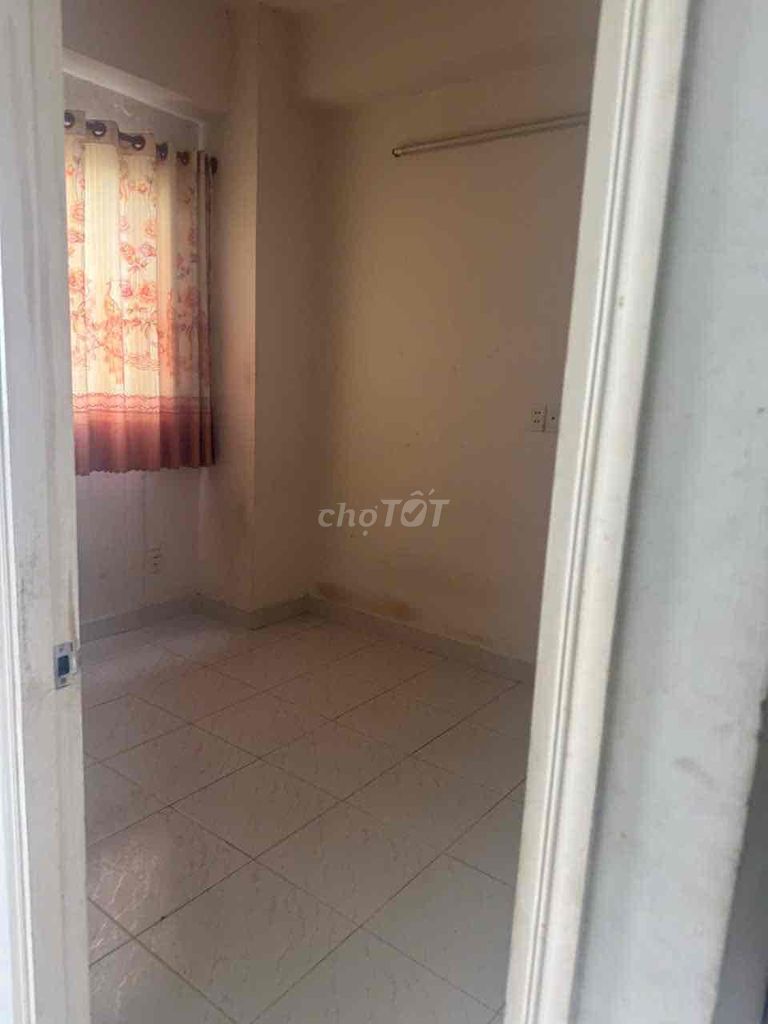 We need to rent a ten-pound apartment into Tân Tạo.