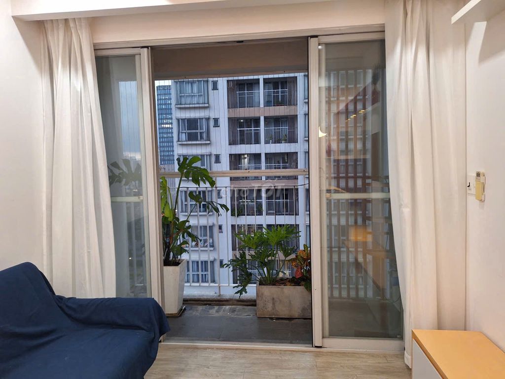 High-end apartment, two bedrooms, two toilets, full interior.