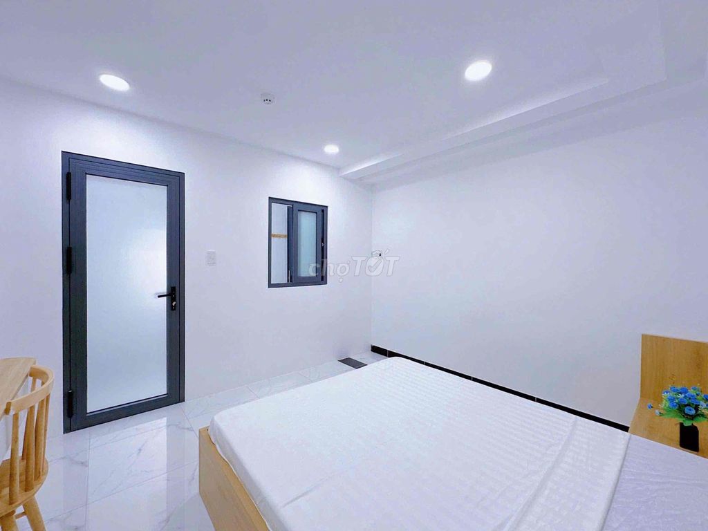 Two bedrooms plus seven-story kitchen view building richmond Street 13th.