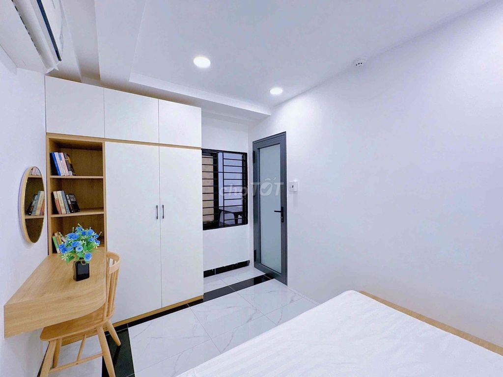 Two bedrooms plus seven-story kitchen view building richmond Street 13th.