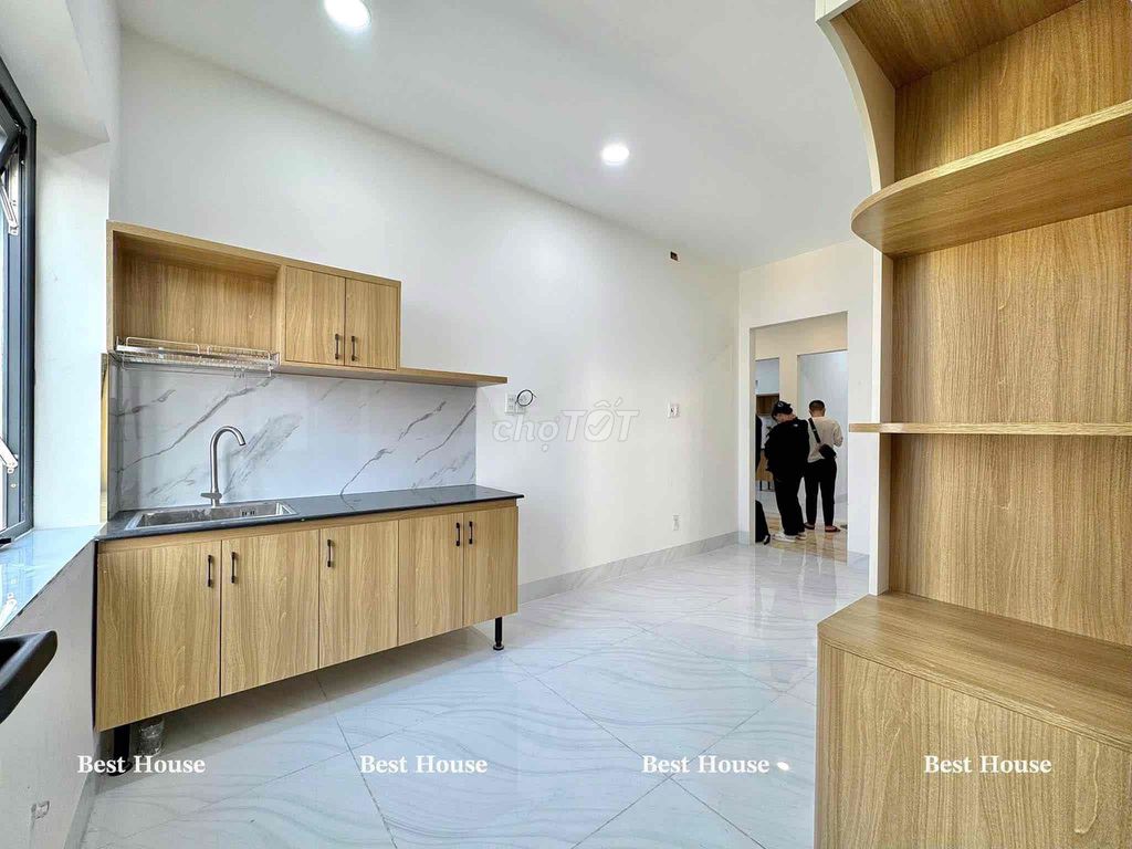 The service apartment. A new kitchen, elevator, security room in Sen.