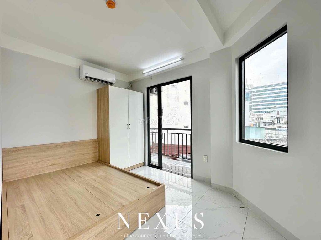 The new studio is now ontte Mart, 200 M. Full Seven.