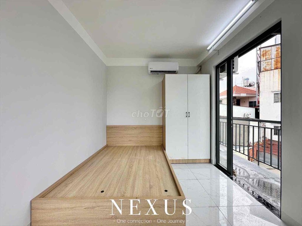 The new studio is now ontte Mart, 200 M. Full Seven.