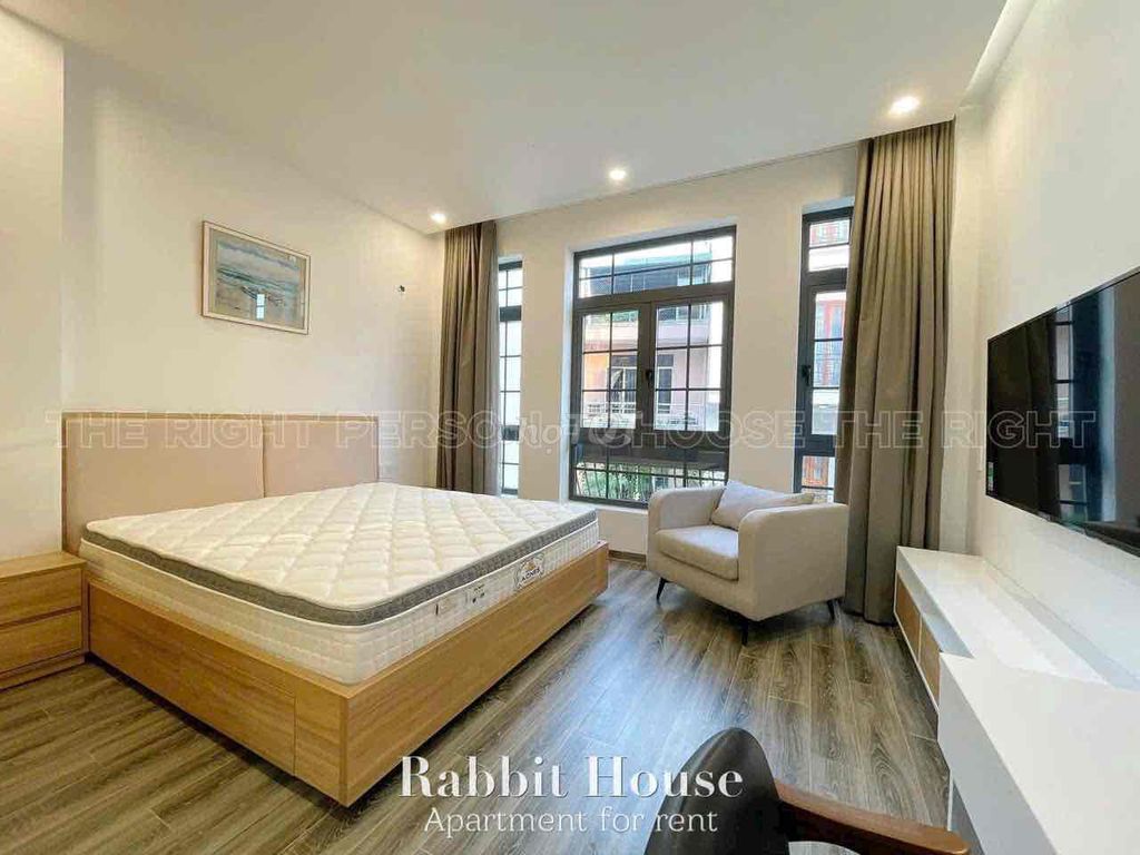 apartment 1 bedroom/ studio right next to dragon chain - bordering District 1