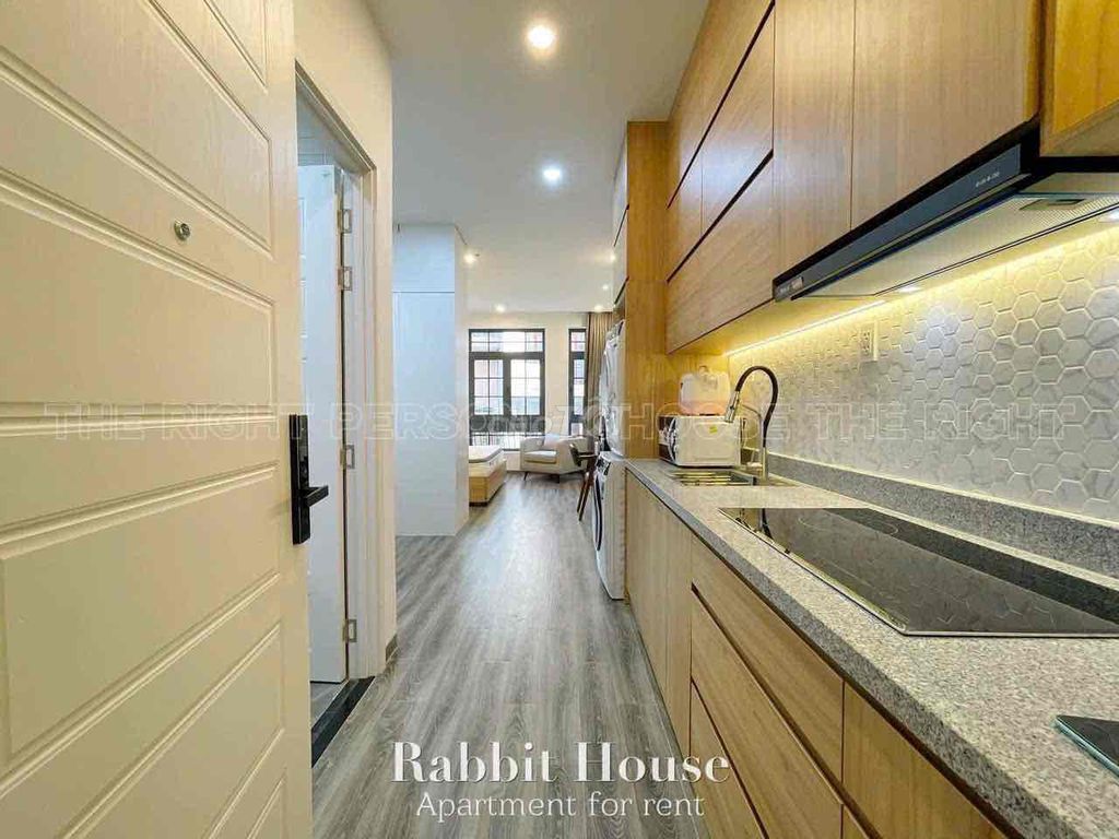 apartment 1 bedroom/ studio right next to dragon chain - bordering District 1