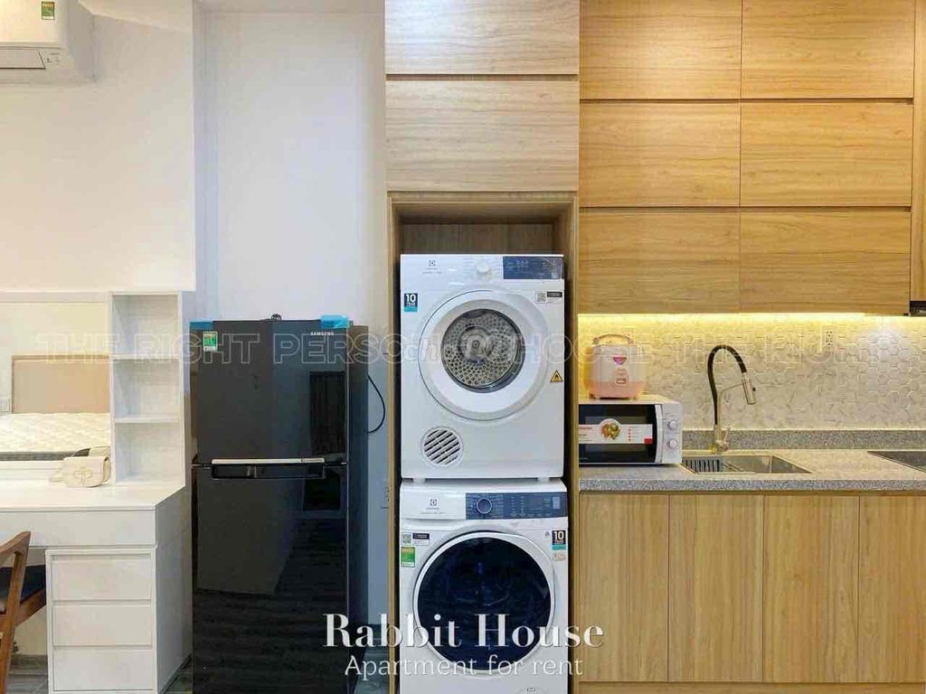 apartment 1 bedroom/ studio right next to dragon chain - bordering District 1