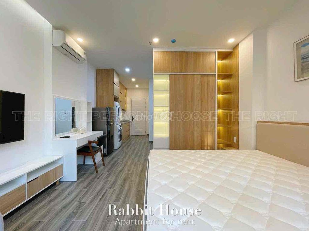 apartment 1 bedroom/ studio right next to dragon chain - bordering District 1