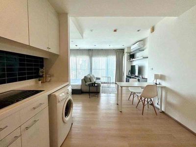 Rent the apartment one bedroom - the balcony - the private washing machine - right across the bridge.