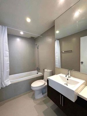 Rent the apartment one bedroom - the balcony - the private washing machine - right across the bridge.