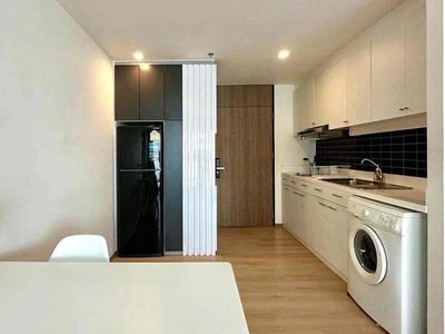 Rent the apartment one bedroom - the balcony - the private washing machine - right across the bridge.