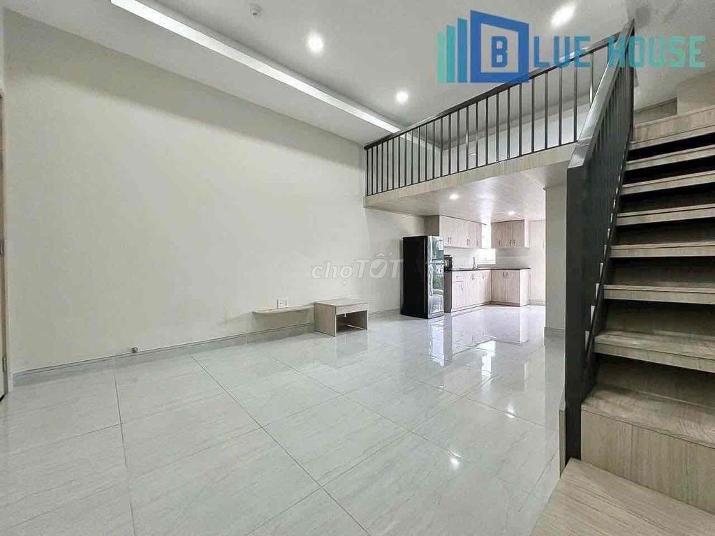 TERNAL interior, cool wide balcony at the center of 7