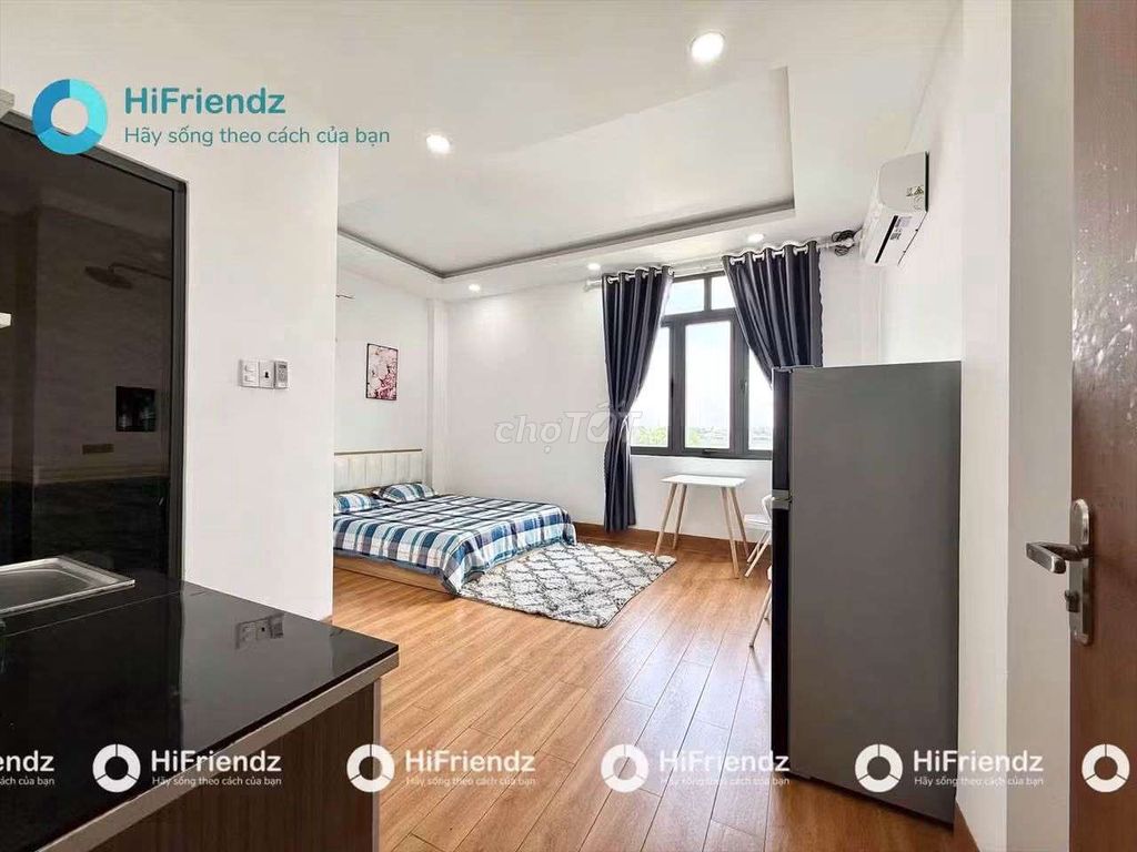 Rent a small window apartment - near a light bridge