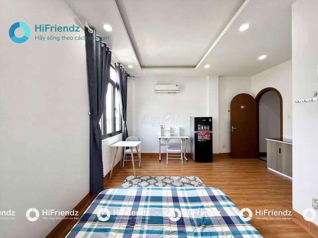 Rent a small window apartment - near a light bridge