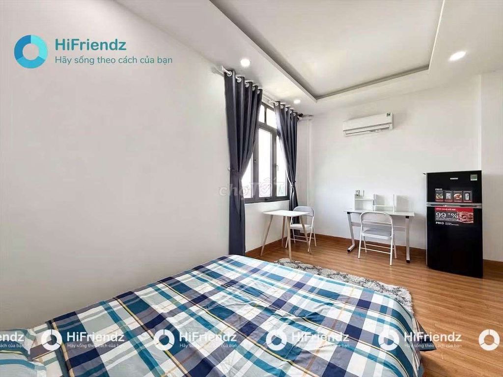 Rent a small window apartment - near a light bridge