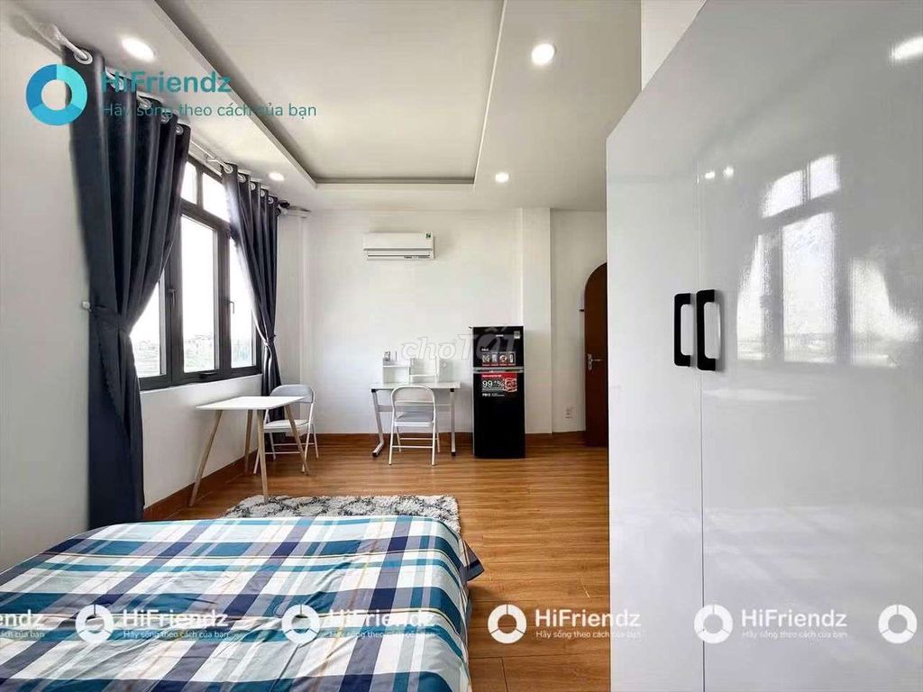 Rent a small window apartment - near a light bridge