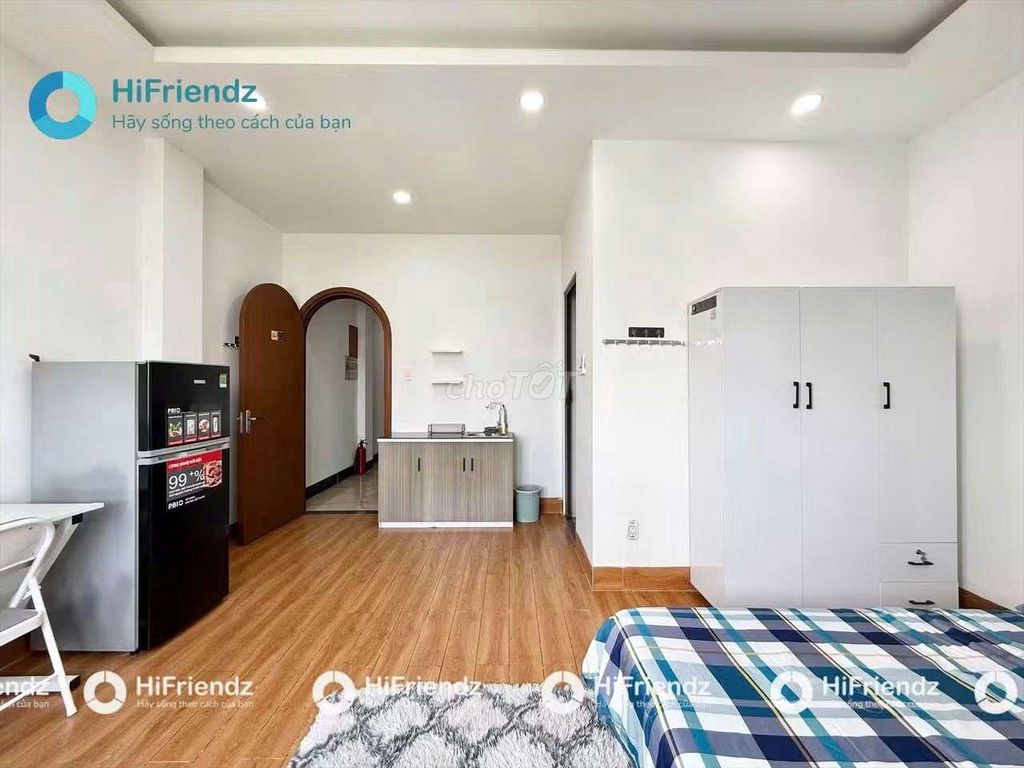 Rent a small window apartment - near a light bridge