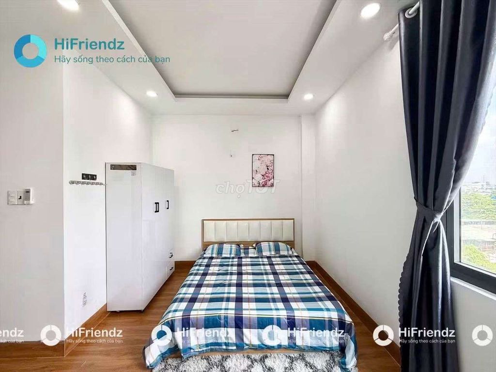 Rent a small window apartment - near a light bridge