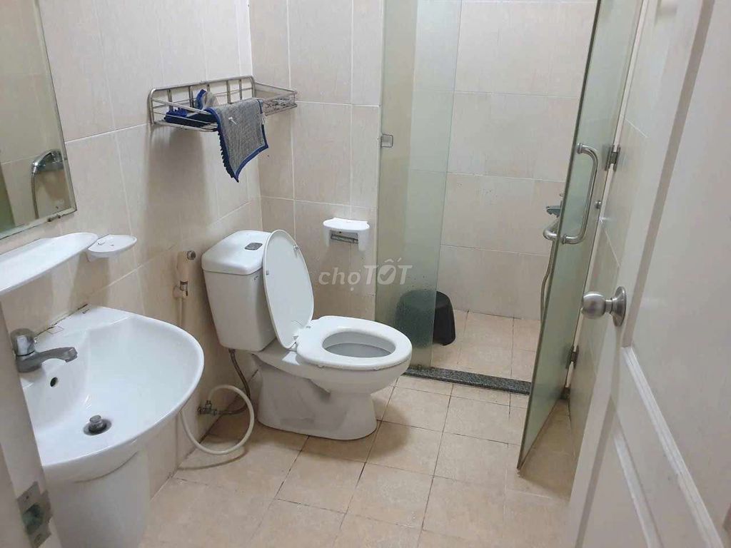 Rent a room at the Greenville apartment.