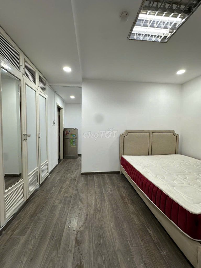 Rent the big New Saigon suite on Nguyễn Hữu Thọ