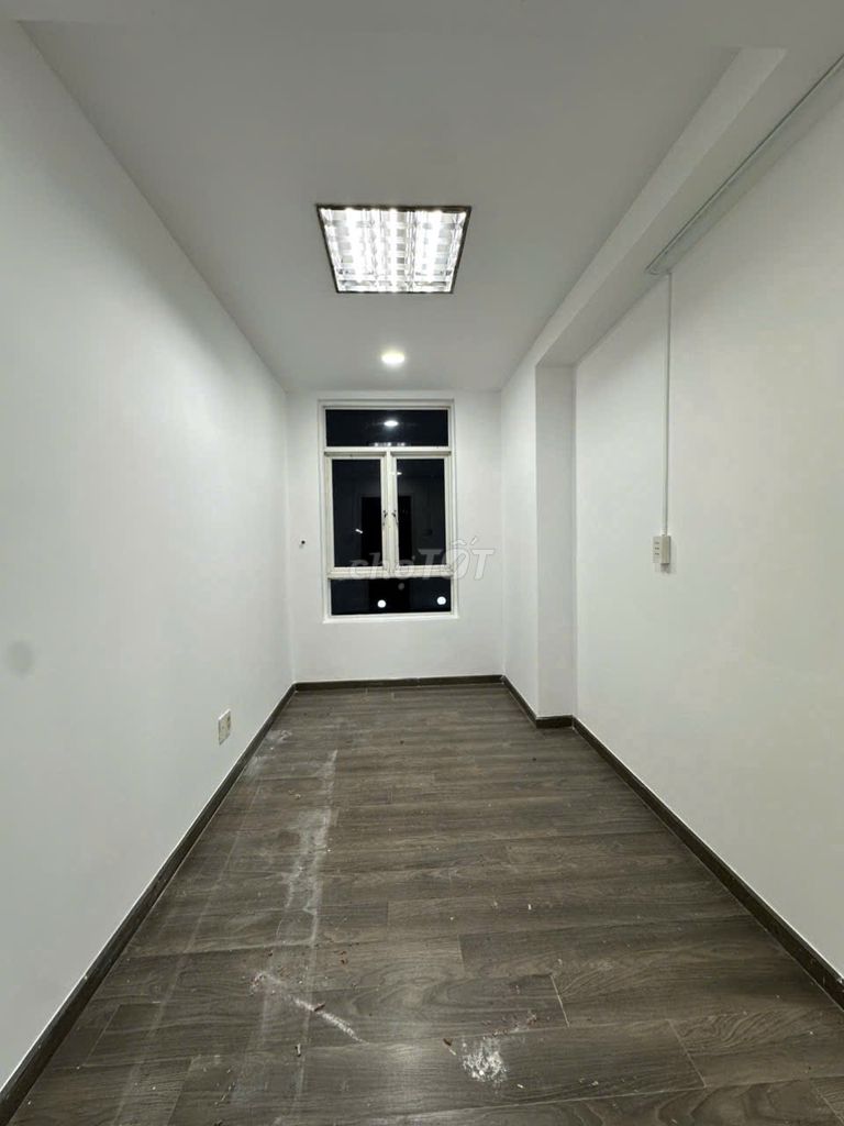 Rent the big New Saigon suite on Nguyễn Hữu Thọ