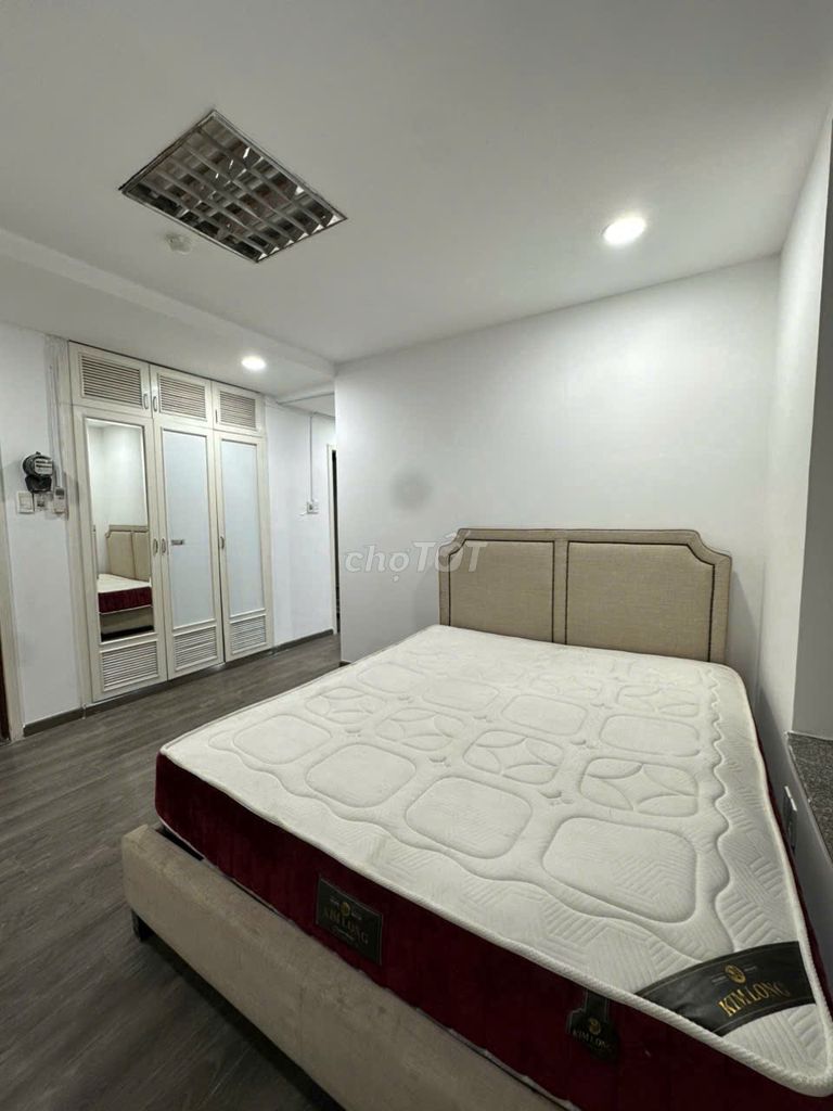 Rent the big New Saigon suite on Nguyễn Hữu Thọ