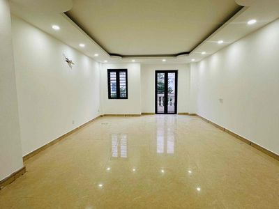 Renting cityland Street, a four-story vault. New Paint