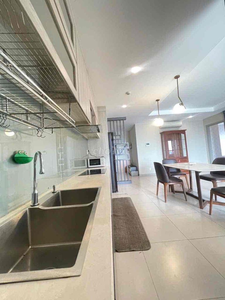 Three bedrooms, 117 meters, full The Gold View interior.