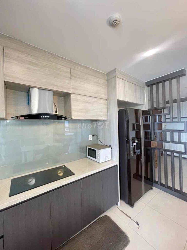 Three bedrooms, 117 meters, full The Gold View interior.