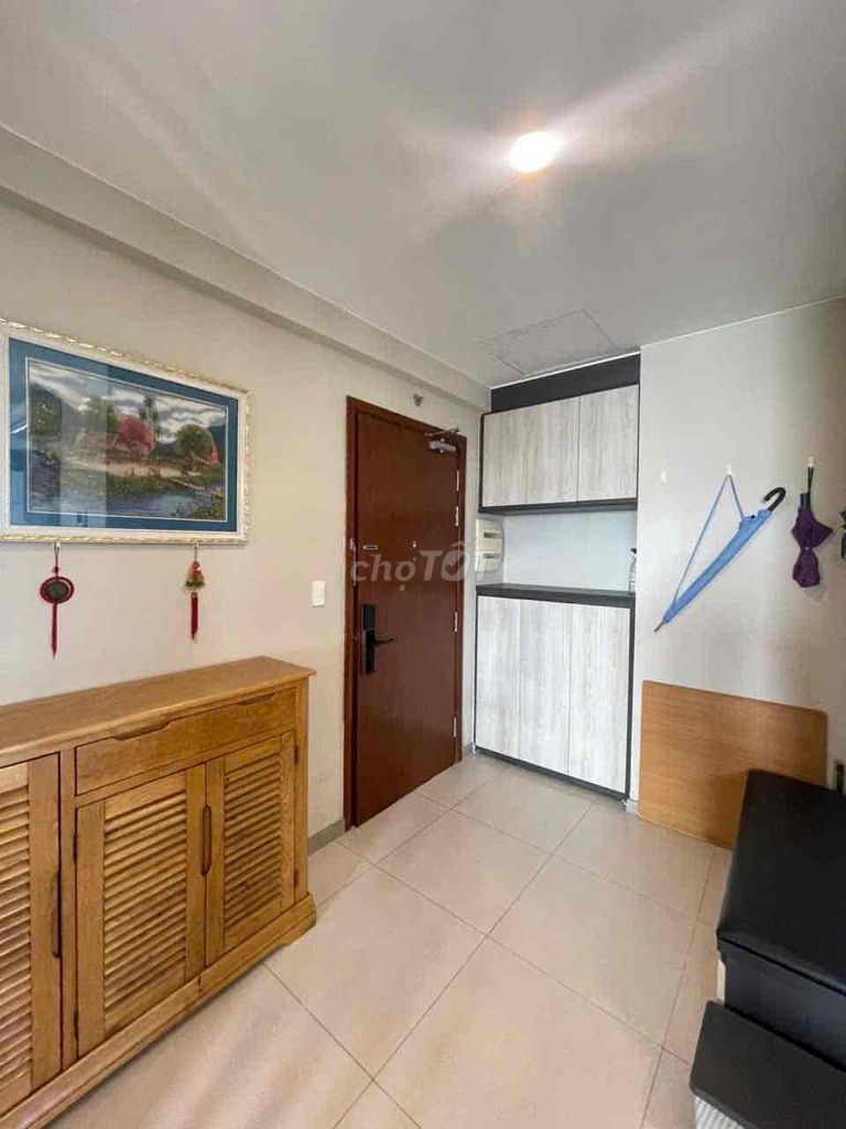Three bedrooms, 117 meters, full The Gold View interior.