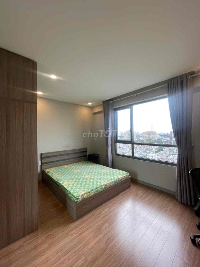 Three bedrooms, 117 meters, full The Gold View interior.